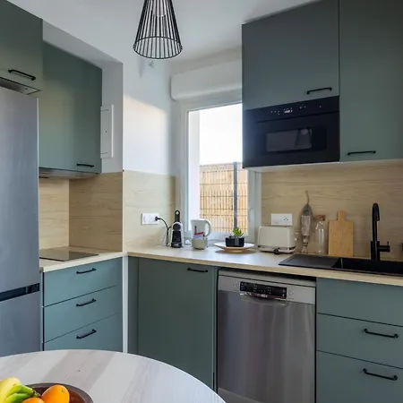 Nid Ensoleille - A Proximite De La *