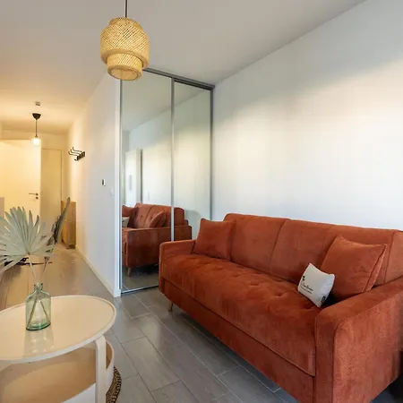 Nid Ensoleille - A Proximite De La *