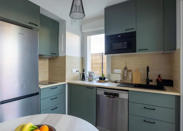 Nid Ensoleille - A Proximite De La *