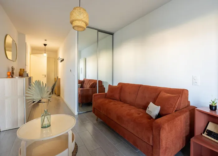 Nid Ensoleille - A Proximite De La *